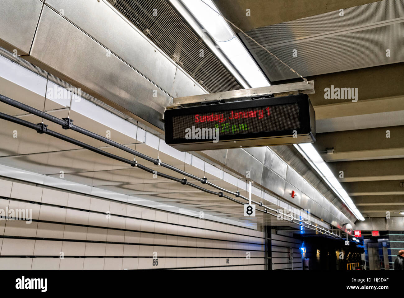 Domenica, 1 gennaio 2017. Giornata inaugurale del NYC Second Avenue Subway linea. 100 anni di pianificazione; dieci anni di costruzione. Data segno mostrato su th Foto Stock