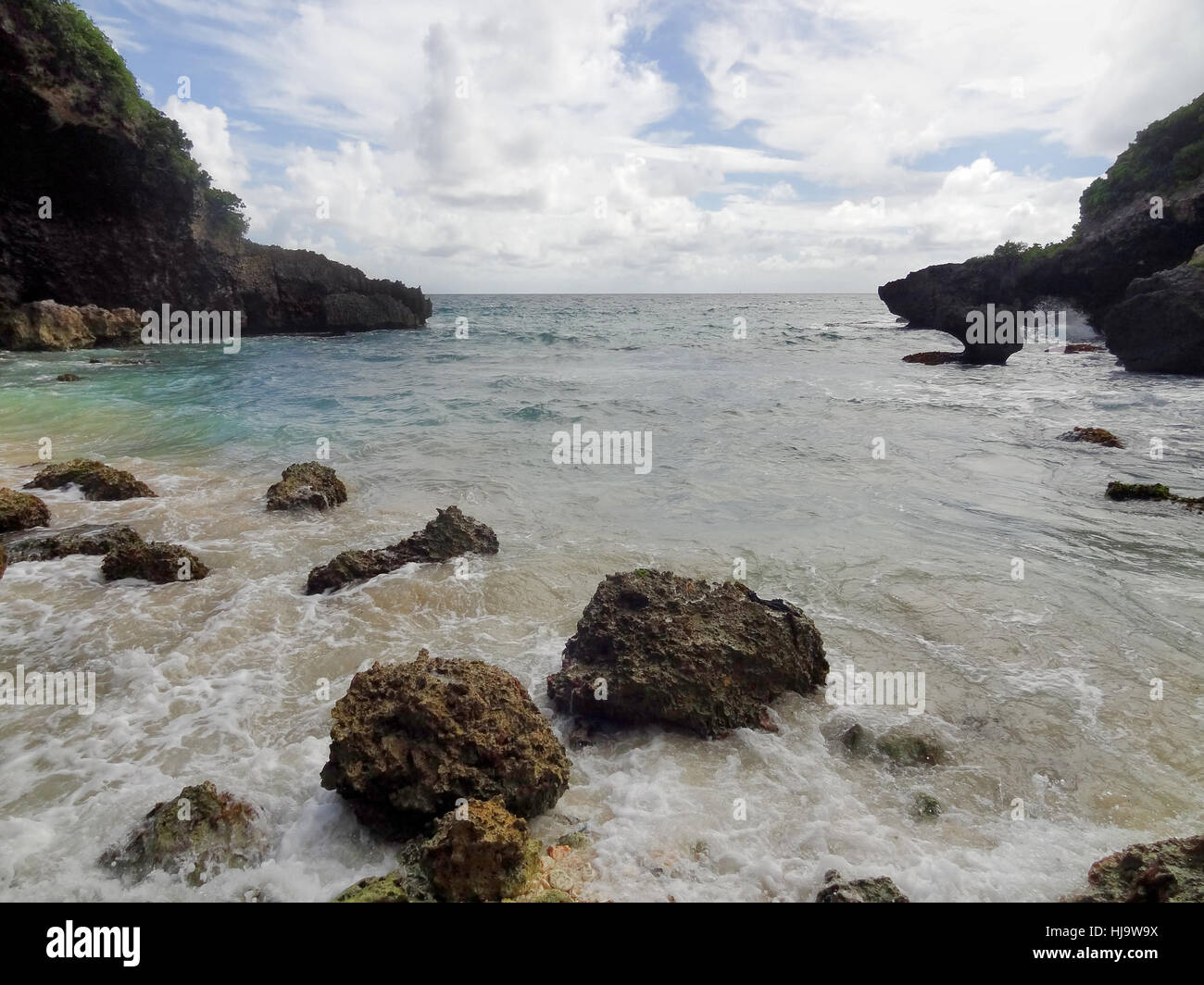 Idilliaci paesaggi costieri su un isola caraibica di nome Guadalupa Foto Stock