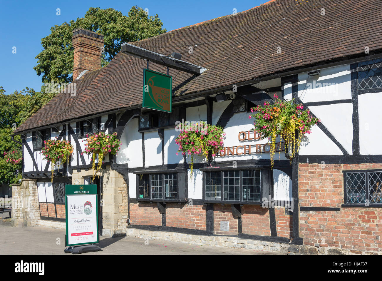Xv secolo il vecchio Punch Bowl Pub, High Street, Crawley, West Sussex, in Inghilterra, Regno Unito Foto Stock