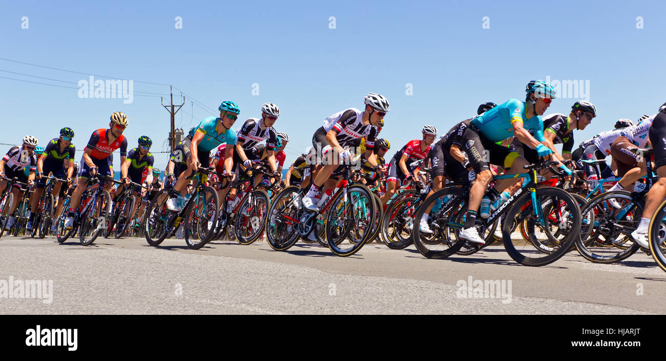 Tour Down Under TDU Santos cycling bike race pedalando folla Aldinga beach South Australian Australia sport eventi sportivi Foto Stock