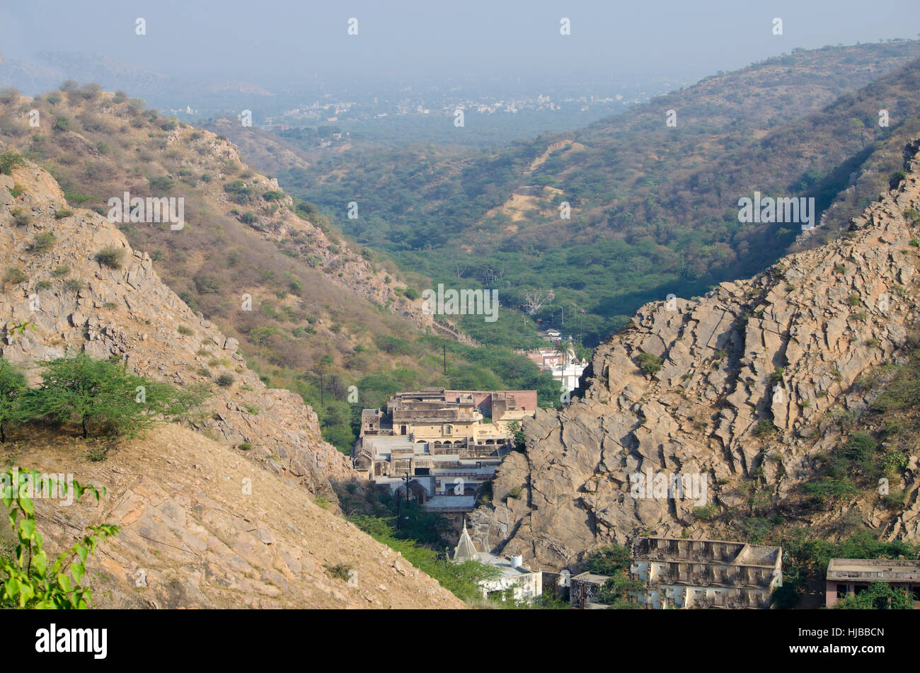 Casa natura paesaggio tra montagne in India, un paesaggio, la natura, le montagne, a casa tra le montagne, India, bella Foto Stock