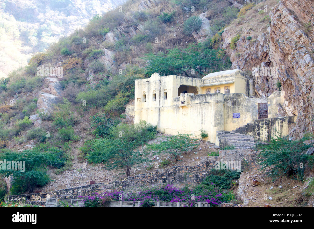 Casa natura paesaggio tra montagne in India, un paesaggio, la natura, le montagne, a casa tra le montagne, India, bella Foto Stock