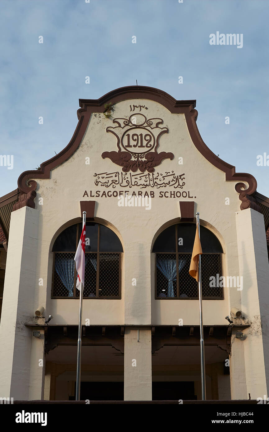 La facciata della Alsagoff scuola araba in Kampong Glam, Singapore. Foto Stock