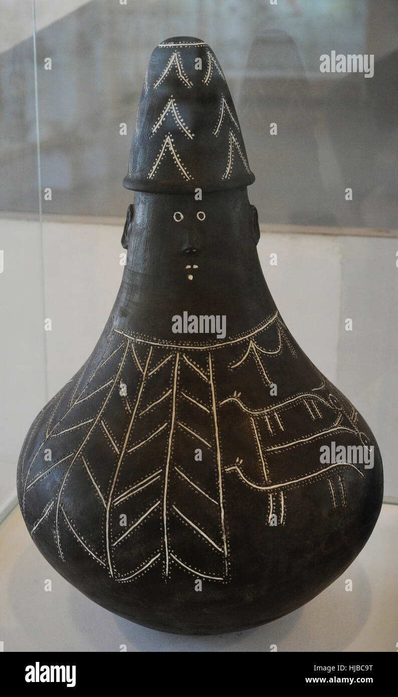 La cultura di Pomerania. Età del ferro. 7th-3rd secolo A.C. Face-Urn. Urna funeraria con la faccia. La Polonia. Museo archeologico di Danzica. La Polonia. Foto Stock