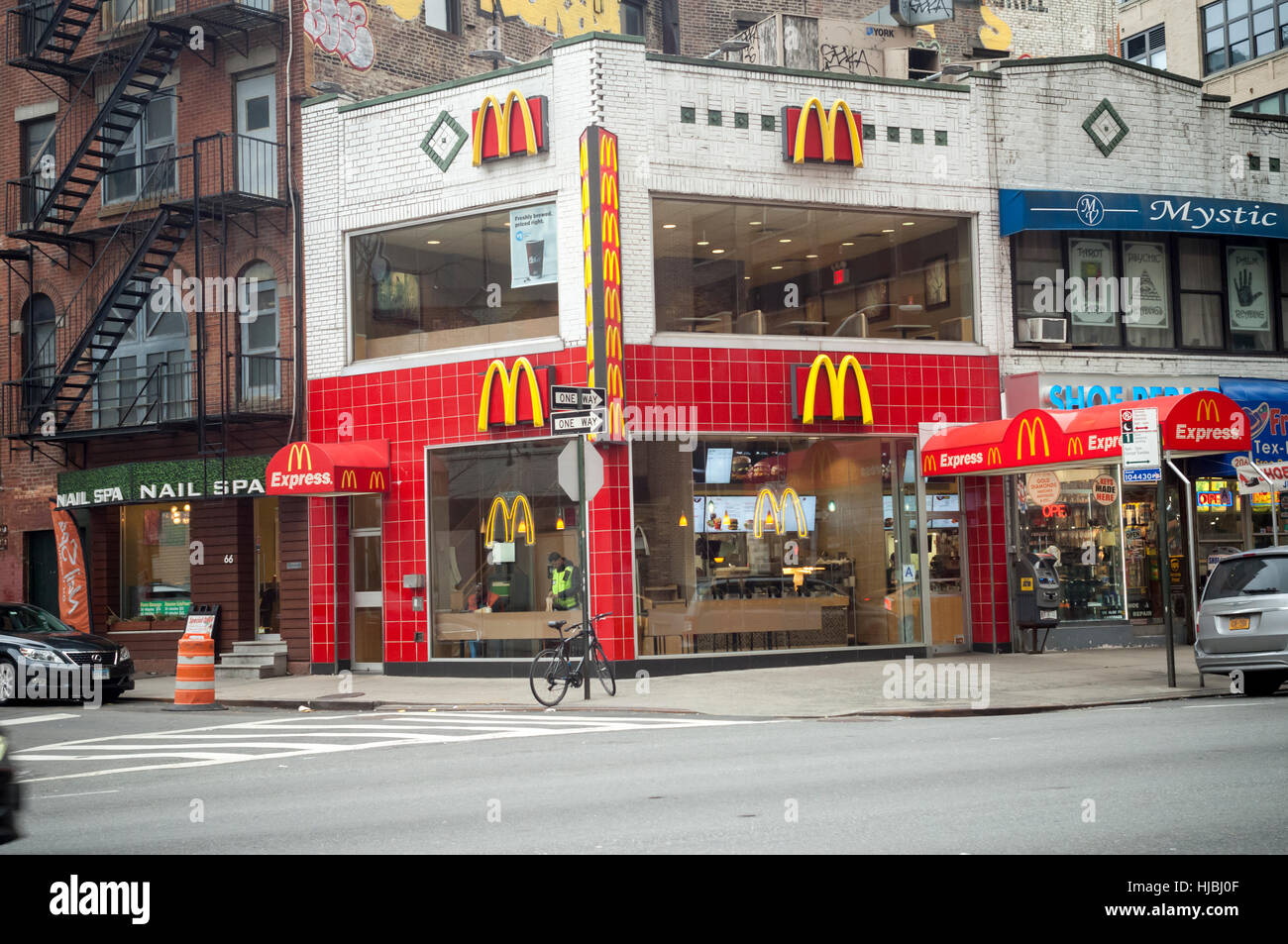 Un McDonald's Express ristorante in Hudson Square quartiere di New York di Domenica, 22 gennaio 2017. (© Richard B. Levine) Foto Stock