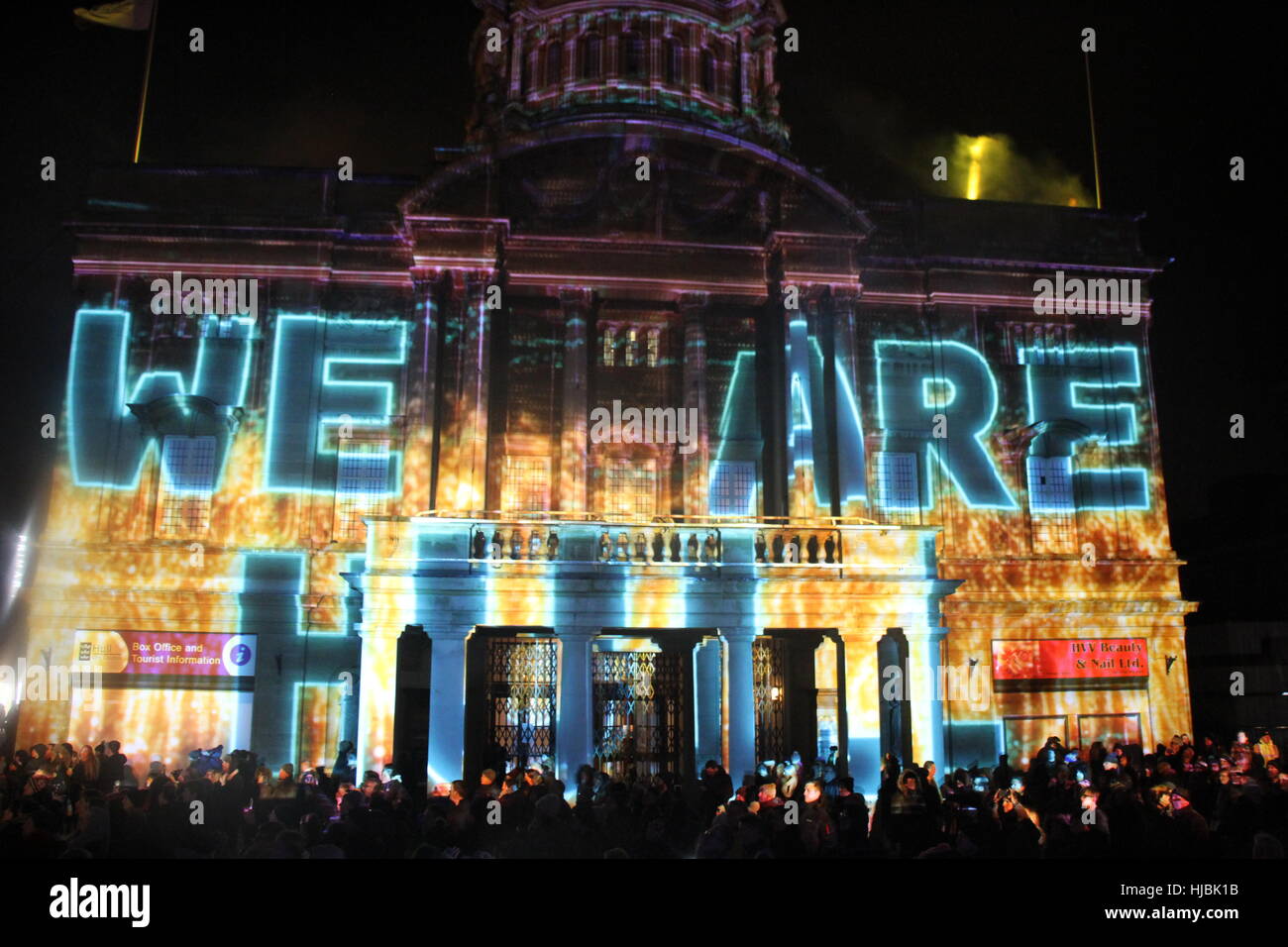 Siamo Hull spettacolo di suoni e luci illuminazione di Hull City Hall, parte della città del Regno Unito della cultura 2017 celebrazioni Foto Stock