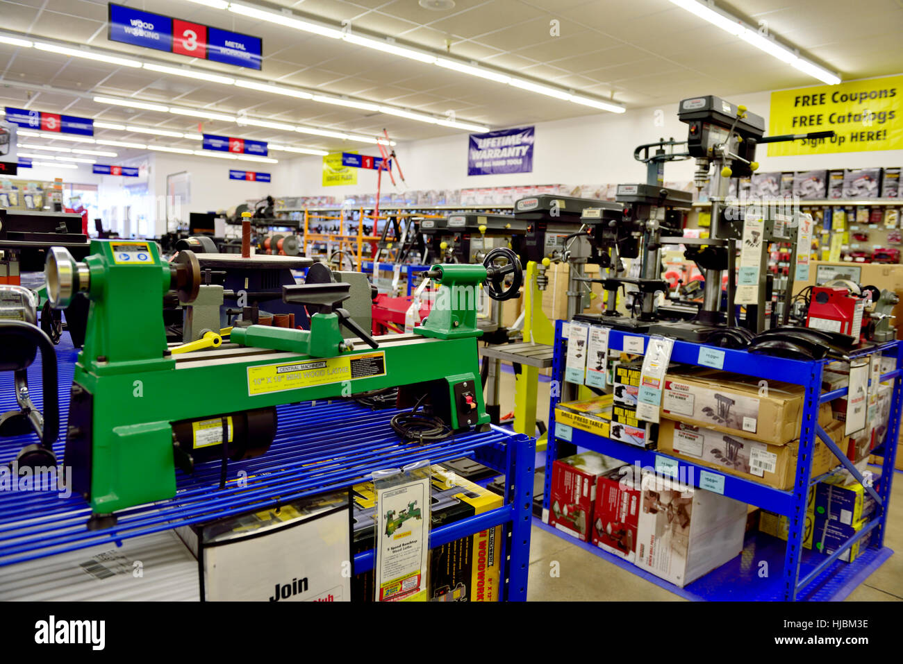 Display negozio di strumenti, macchine all'interno di Harbor Freight Tools, Prescott, Arizona, Stati Uniti d'America Foto Stock