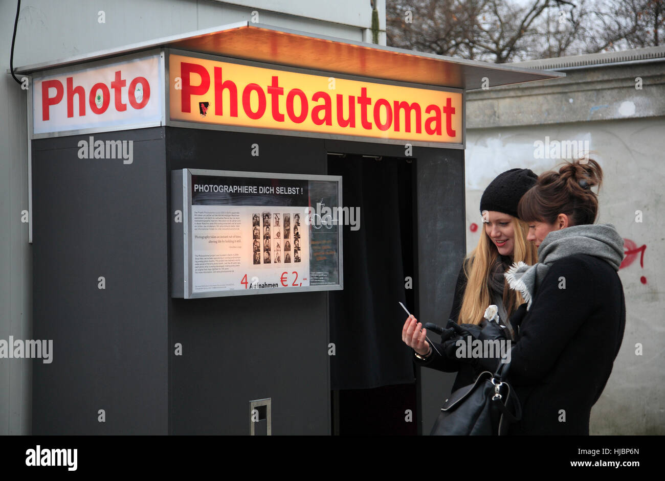 Photoautomat (Photo Booth) a Karl Liebknecht Strasse, Lipsia, Sassonia, Germania, Europa Foto Stock