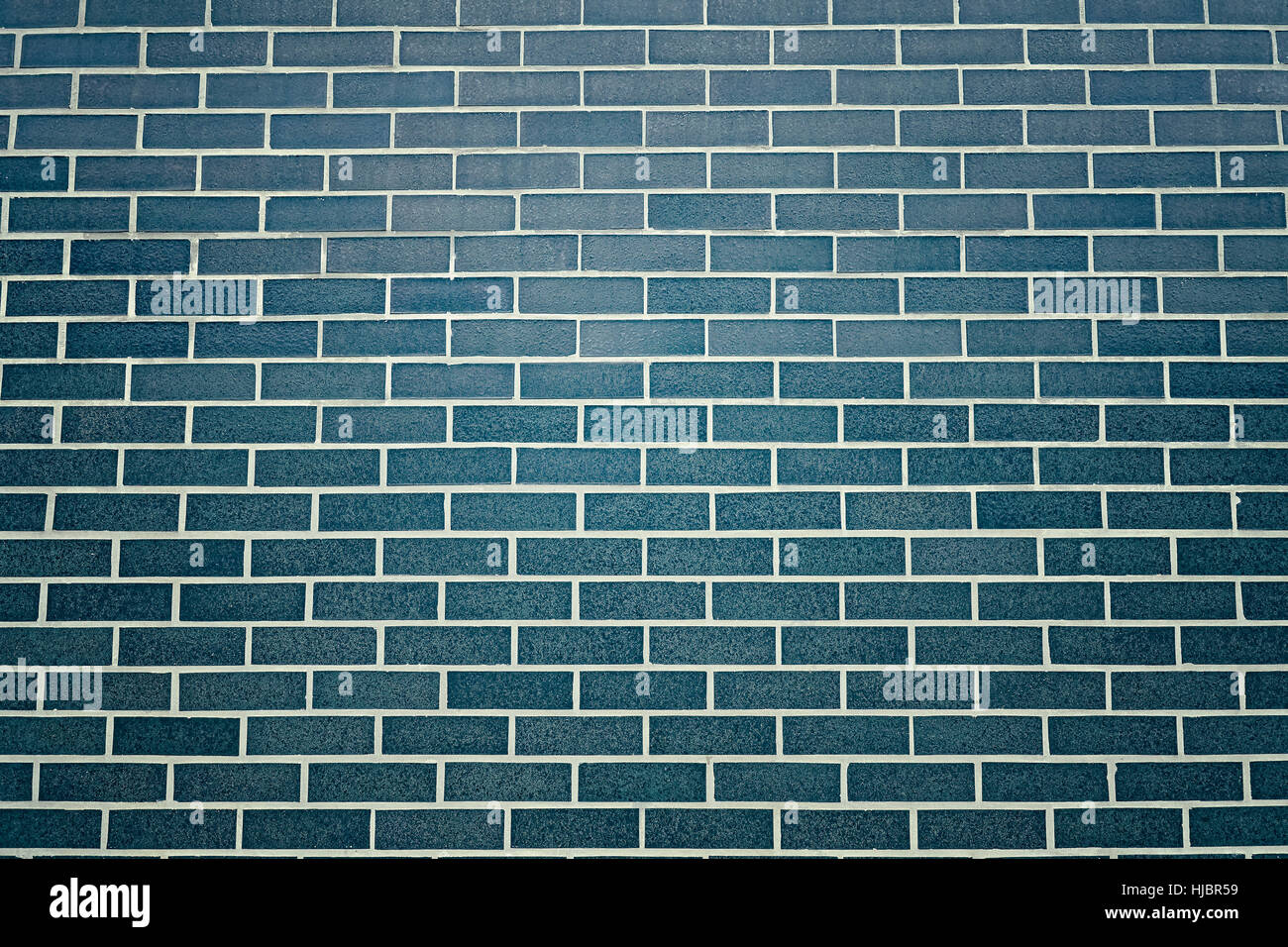 Colore ceramica nei toni del muro di mattoni in background. Foto Stock