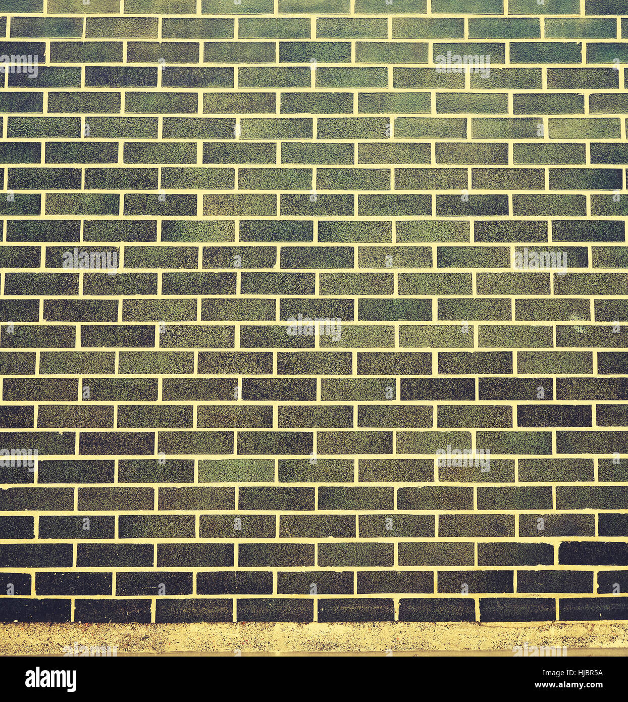 Colore ceramica nei toni del muro di mattoni in background. Foto Stock