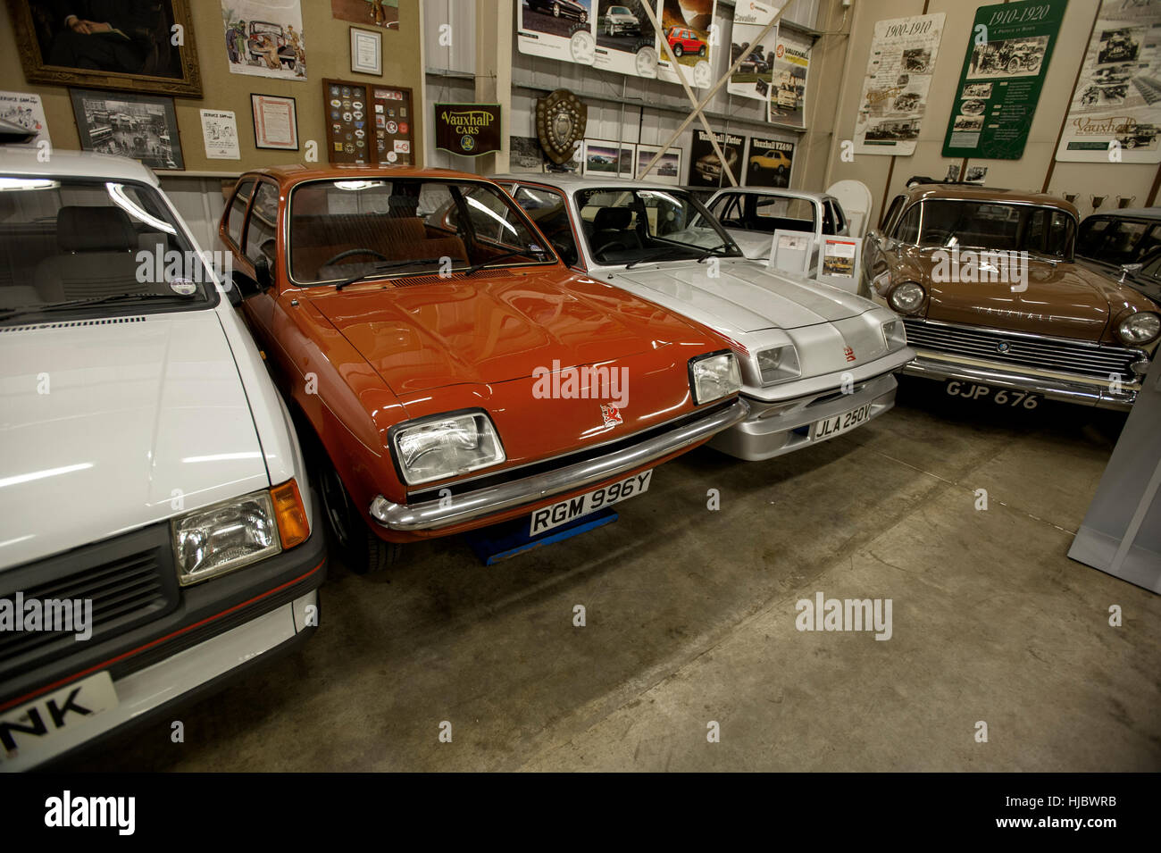 Automobili classiche della Vauxhall patrimonio conservato di raccolta presso i produttori di auto in fabbrica a Luton, Inghilterra - Nova Cavalier Chvette Foto Stock