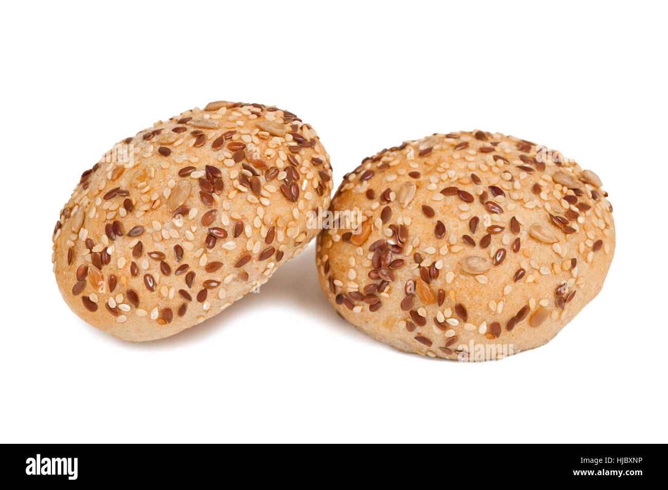 Round bun a sandwich con semi di girasole isolati su sfondo bianco Foto Stock