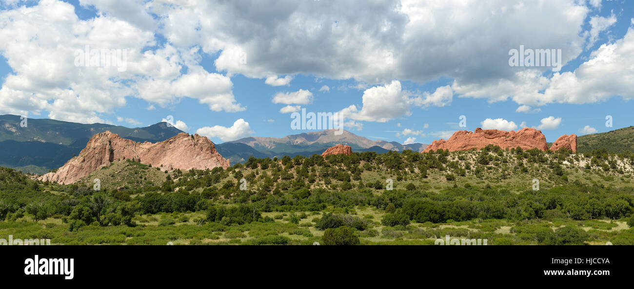 Vista panoramica del Giardino degli Dei in Colorado Springs - cucita da 6 immagini Foto Stock