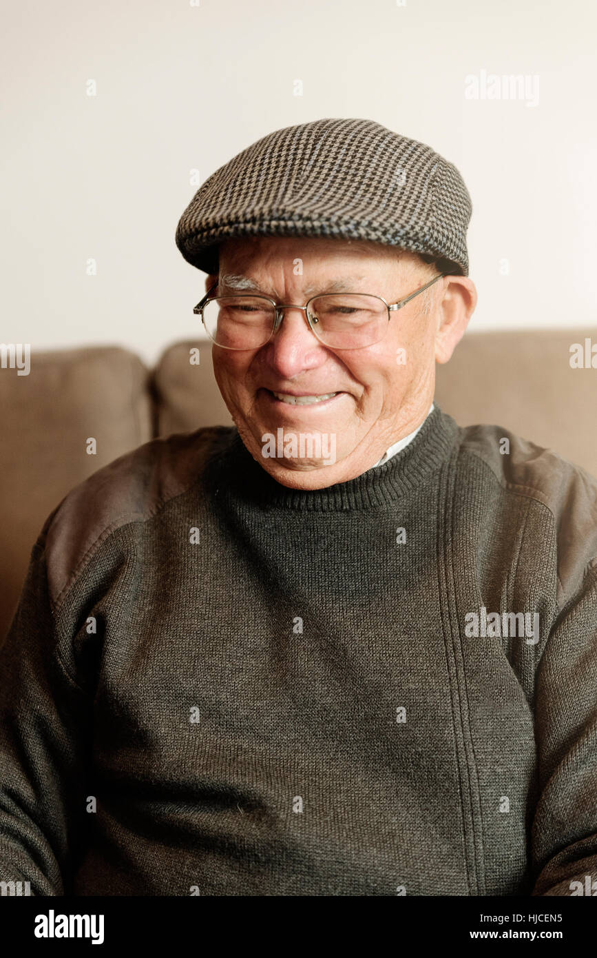 Ritratto di Senior l uomo nella sua casa. Foto Stock