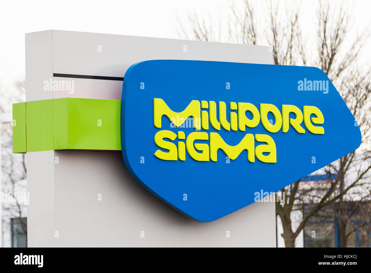 Il Millipore Sigma segno, scienze della vita filiale di Merck, al di fuori di una posizione a Milwaukee nel Wisconsin. Foto Stock
