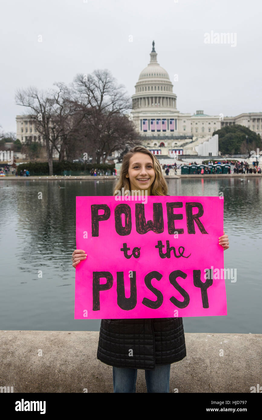 Washington, Distretto di Columbia, Stati Uniti d'America. Xxi gen, 2017. Le donne di marzo con la partecipazione di una stima di un milione di manifestanti nella zona di capitale. Credito: Ardavan Roozbeh/ZUMA filo/Alamy Live News Foto Stock