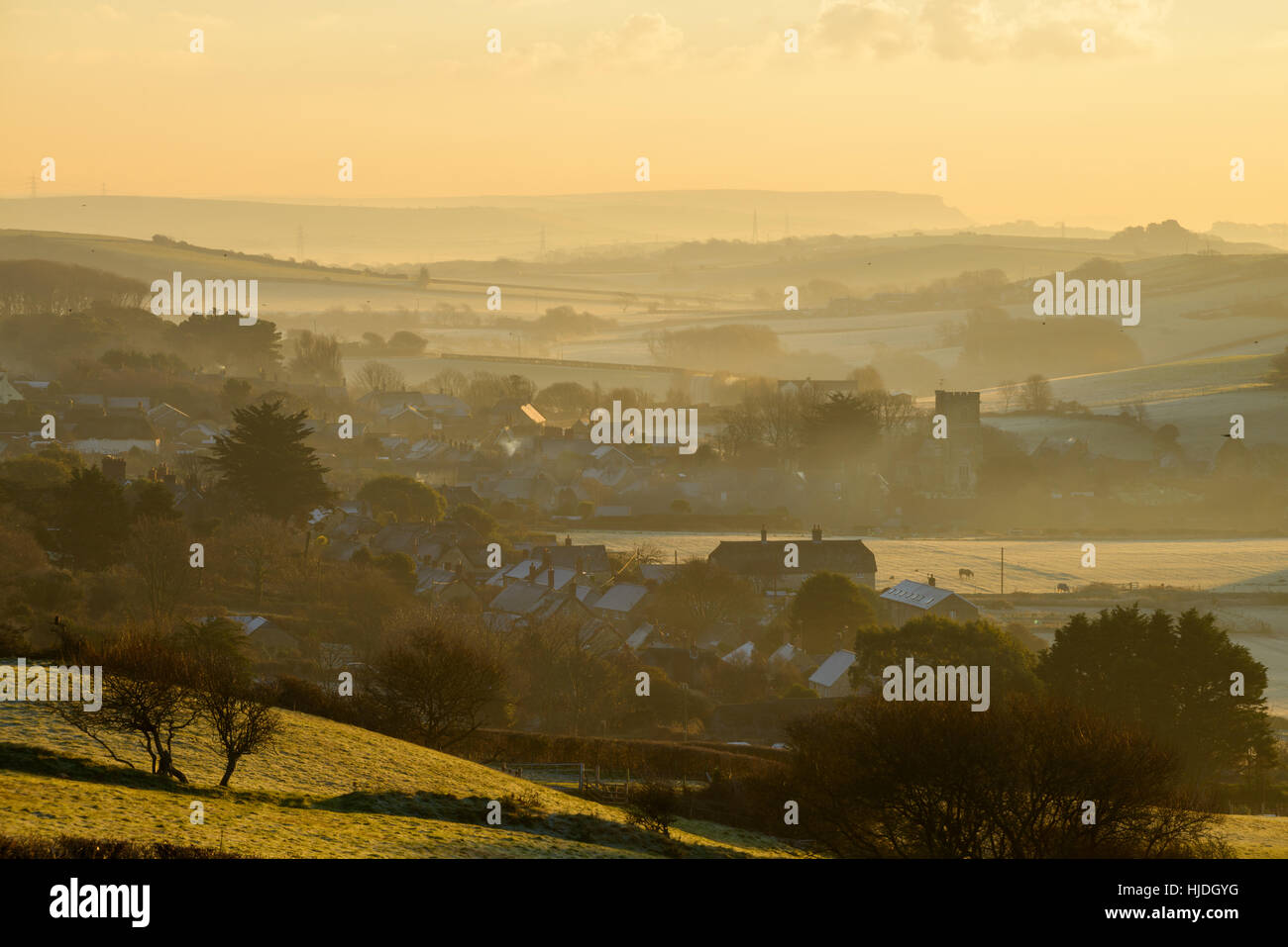 Cancellare sunrise da Abbotsbury Hill, nelle vicinanze Abbotsbury, Dorset, Regno Unito. Il 25 gennaio 2017. Un colorato inverno alba da Abbotsbury Hill guardando verso Abbotsbury. © Dan Tucker/Alamy Live News Foto Stock