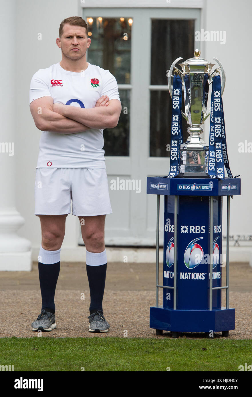 Londra, Regno Unito. Il 25 gennaio 2017. Dylan Hartley (Inghilterra) con sei nazioni trofeo al lancio di RBS 6 Nazioni del campionato a Hurlingham Club London Credit: Alan D Ovest/Alamy Live News Foto Stock