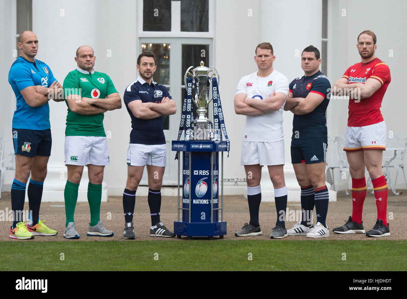 Londra, Regno Unito. Il 25 gennaio 2017. Sergio Parisse, Rory Best, Greig Laidlaw, Dylan Hartley, Guilhem Guirado e Alun Wynn Jones assiste il lancio di RBS 6 Nazioni del campionato a Hurlingham Club London Credit: Alan D Ovest/Alamy Live News Foto Stock