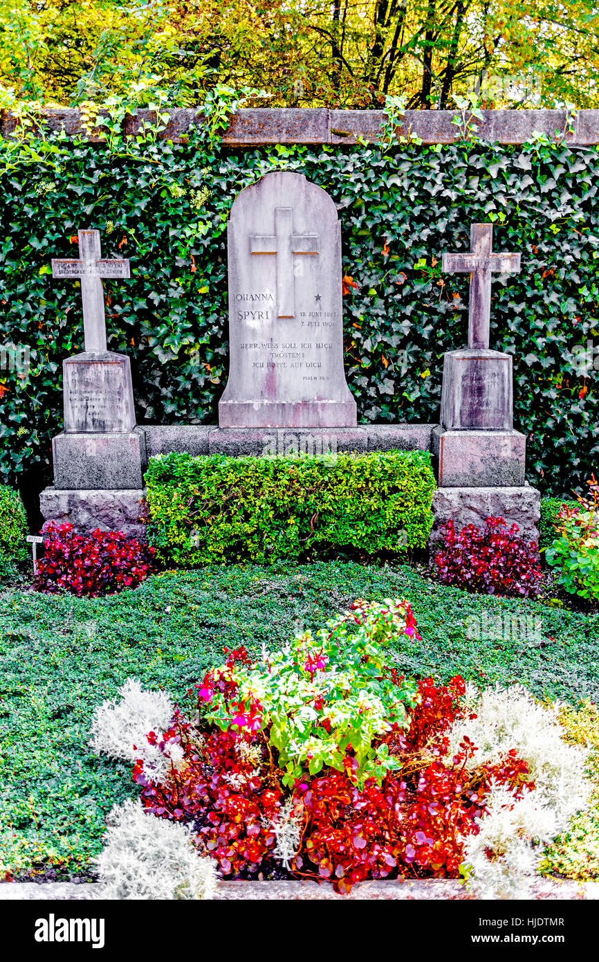 Tomba di Johanna Spyri, creatore di Heidi, presso il cimitero di Sihlfeld di Zurigo; Grab der Familie Spyri Friedhof Sihlfeld Zürich Foto Stock