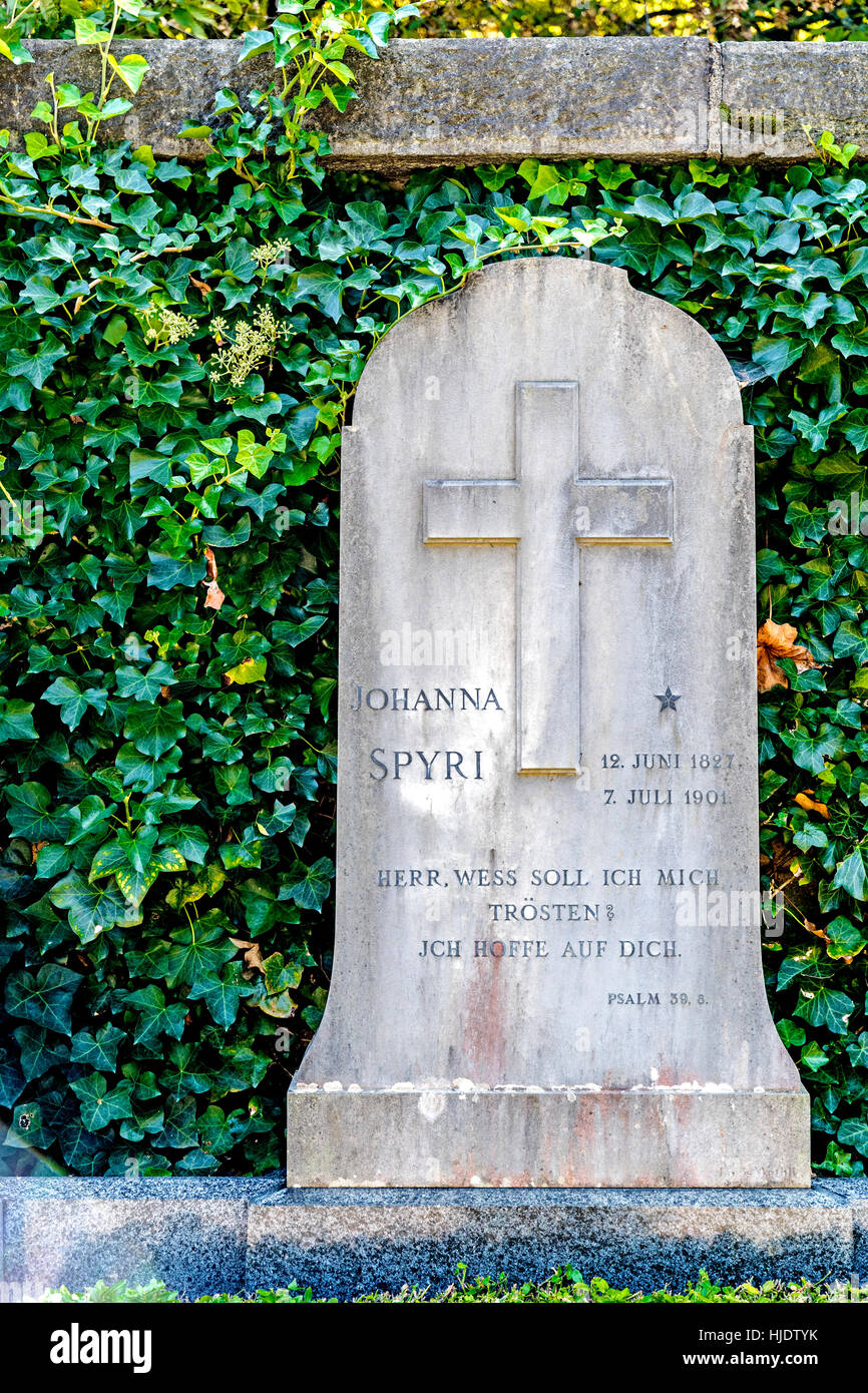 Tomba di Johanna Spyri, creatore di Heidi, presso il cimitero di Sihlfeld di Zurigo; Grab der Familie Spyri Friedhof Sihlfeld Zürich Foto Stock