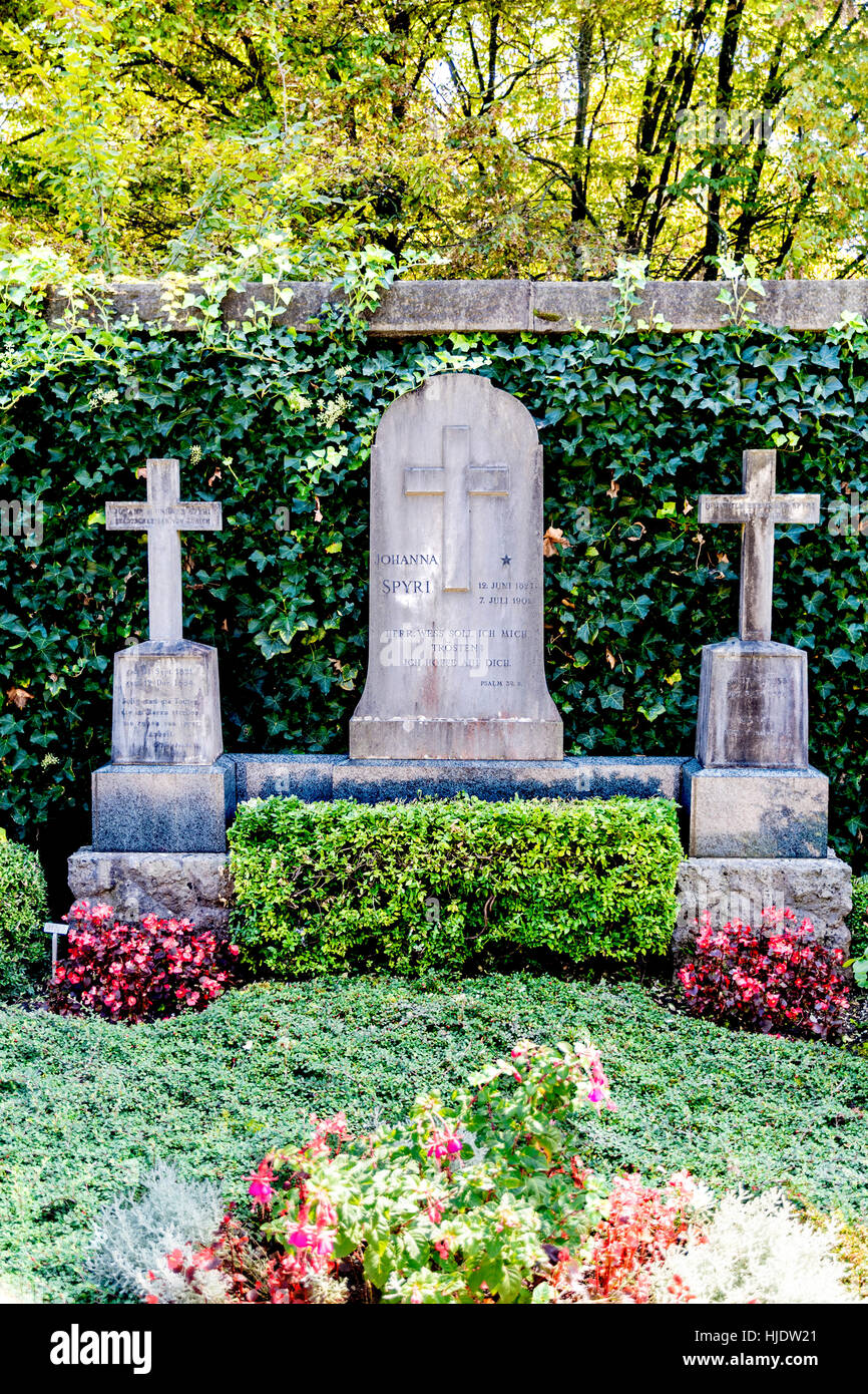 Tomba di Johanna Spyri, creatore di Heidi, presso il cimitero di Sihlfeld di Zurigo; Grab der Familie Spyri Friedhof Sihlfeld Zürich Foto Stock