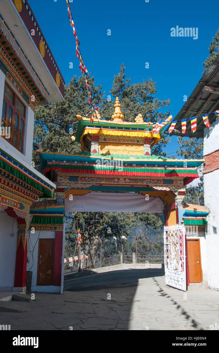 Arcata del 300-anno-vecchio Tawang Gompa o monastero buddista a Tawang, Arunachal Pradesh, India nordorientale Foto Stock