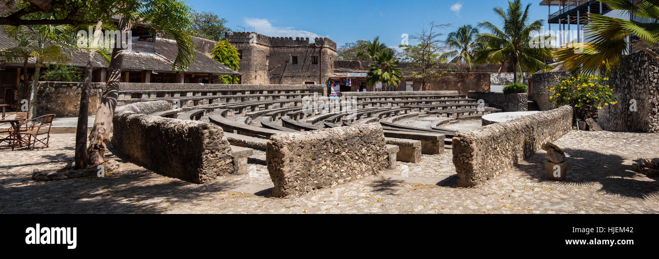 Anfiteatro di pietra nella città di pietra, spazio pubblico utilizzato per occasionali eventi culturali, fort vicino a casa di meraviglie, Zanzibar,Tanzania,Africa Foto Stock