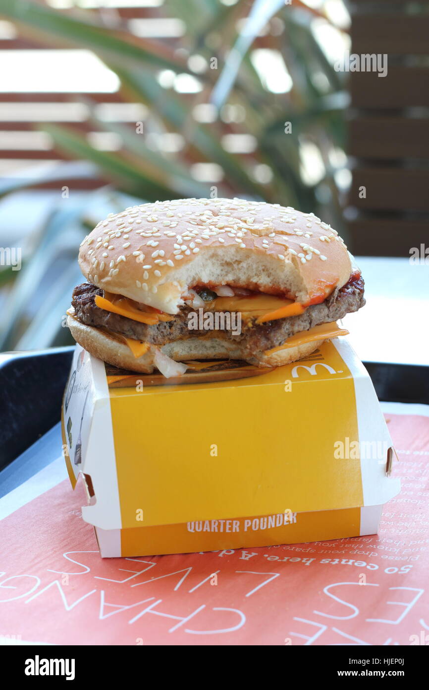 Close up di McDonald's Quarter Pounder Burger Foto Stock