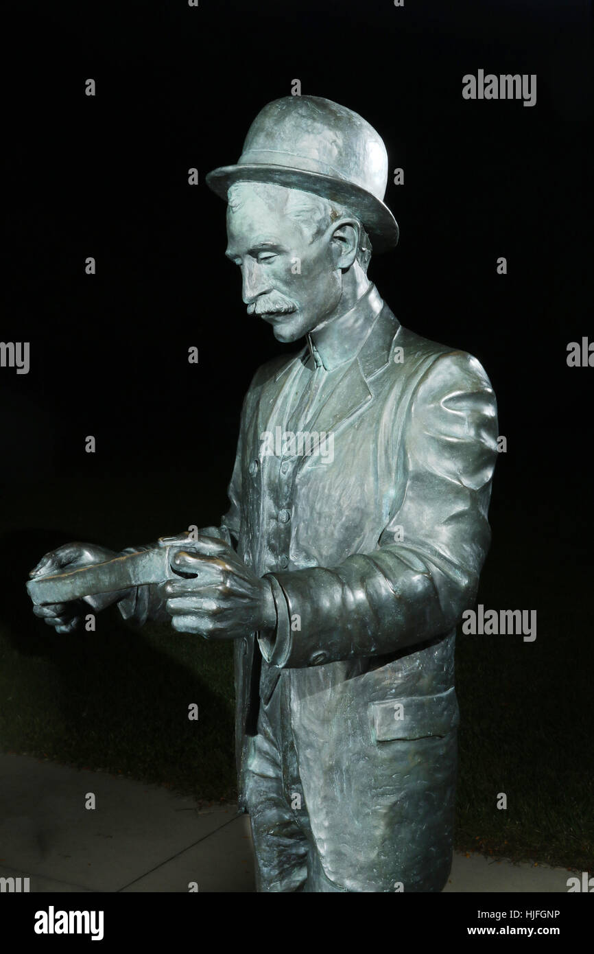Dimensioni di vita statua di Orville Wright. Andando il punto, Dayton, Ohio, Stati Uniti d'America. Foto Stock