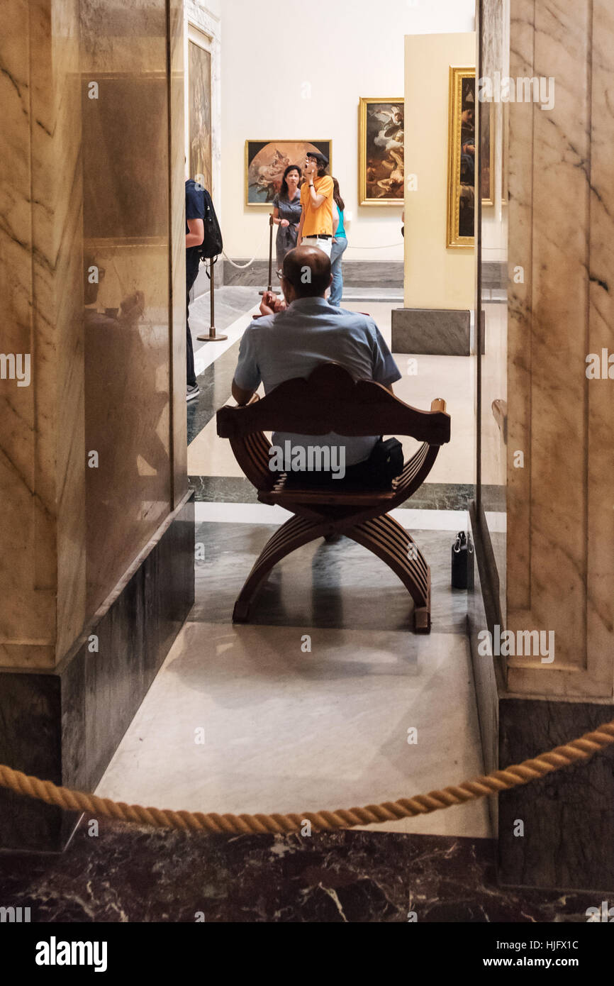 Museo del Vaticano : uscita visitatori e tranquillo riparo, Roma, Italia, Europa Foto Stock