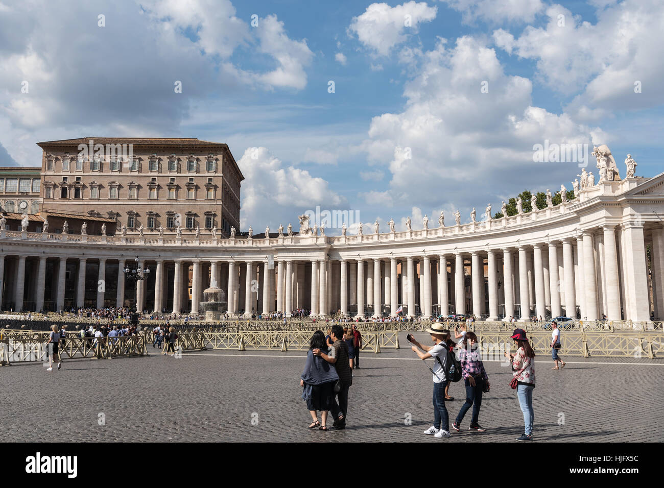 Piazza San Pietro, il colonnato del Bernini,, Vaticano, Roma, Italia, Europa Foto Stock