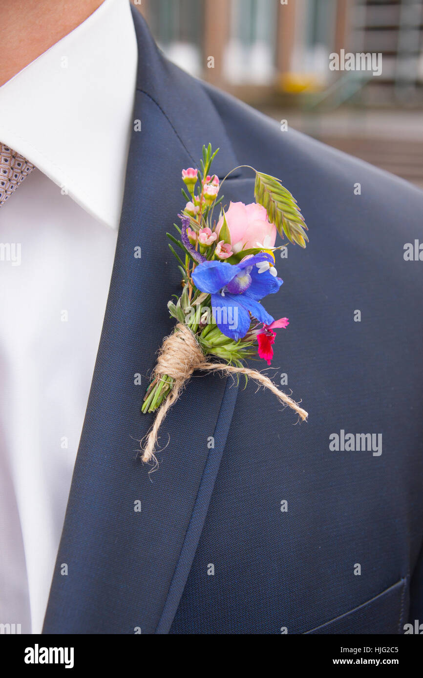 Bridal, bouquet, corso di laurea, cerimonia, cerimonie, matrimonio, chiesa, ecclesiastico, tie, retromarcia, TUXEDO, lealtà, bianco, giubbotto, r Foto Stock