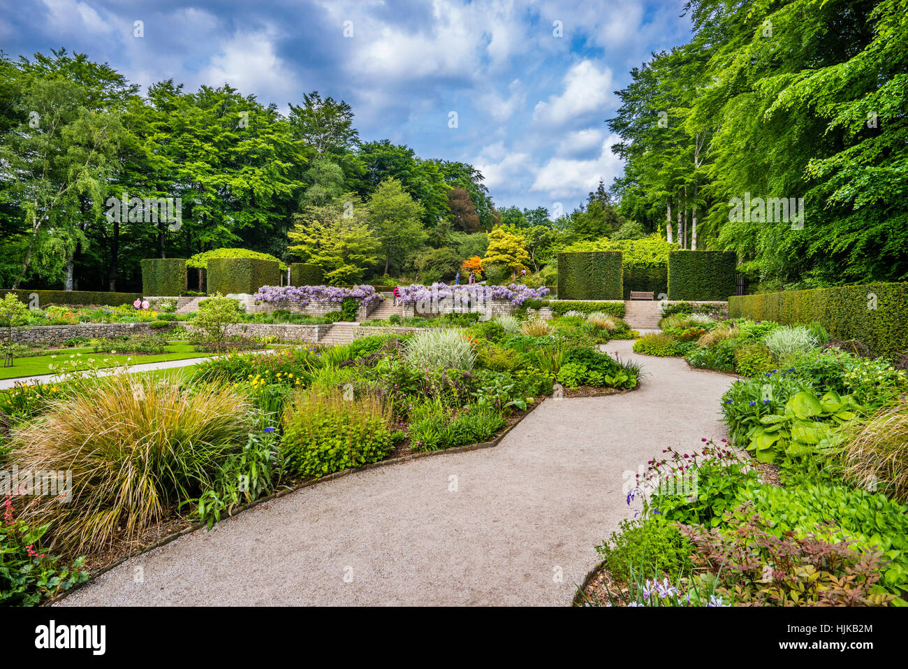 Gran Bretagna, Sud Ovest Inghilterra, Devon, i giardini formali di Castle Drogo nella sua impostazione sul bordo del Dartmoor Foto Stock