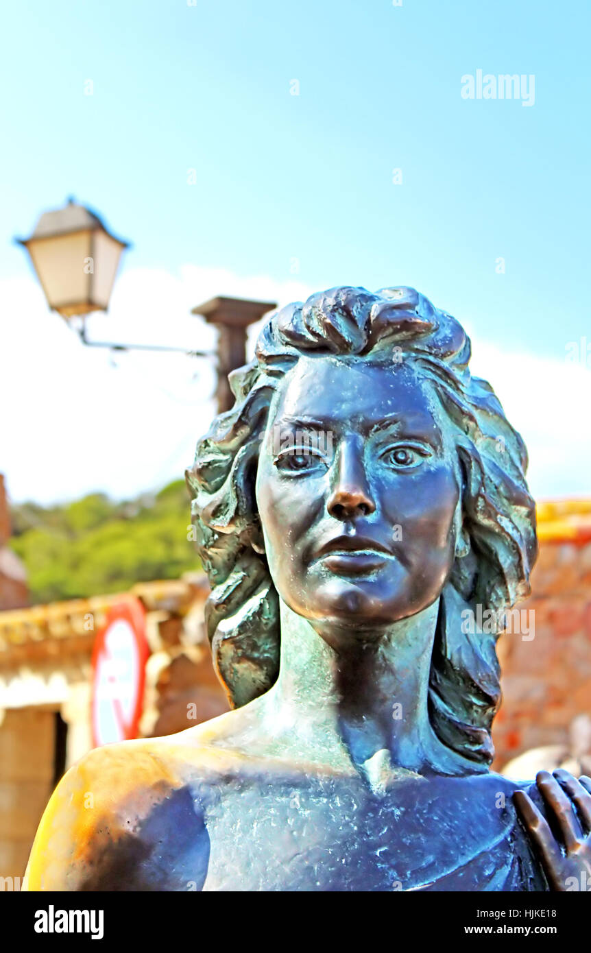 TOSSA DE MAR, Spagna - Ottobre 06, 2014: statua in bronzo di Ava Gardner a Tossa de Mar, Spagna Foto Stock