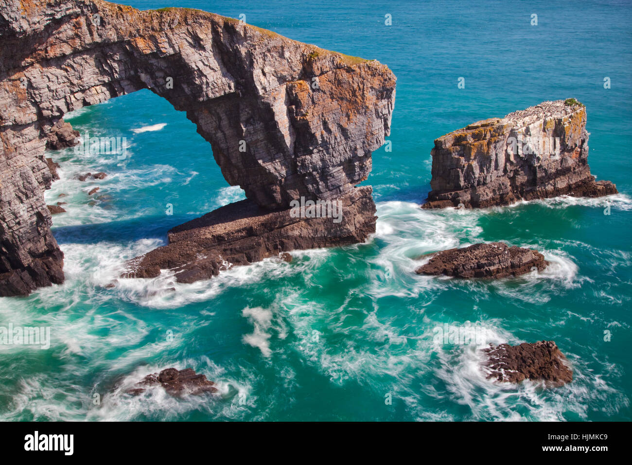 Green Bridge of Wales, Pembrokeshire Coast, Pembrokeshire, Galles, Regno Unito Foto Stock
