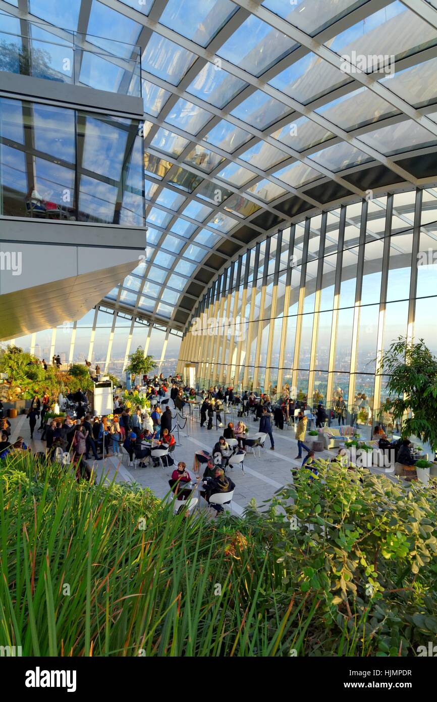 Interno del Sky Garden, walkie talkie edificio London REGNO UNITO Foto Stock