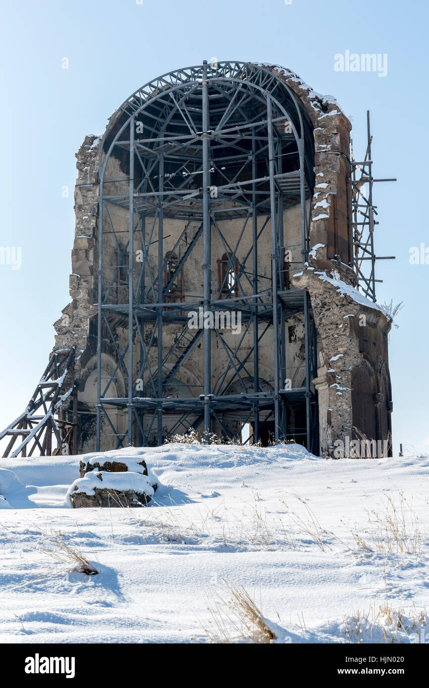 Surp Amenapinkich chiesa in Ani è un rovinato medievale Armena città ora situato in Turchia della provincia di Kars e accanto al confine chiuso con braccio Foto Stock