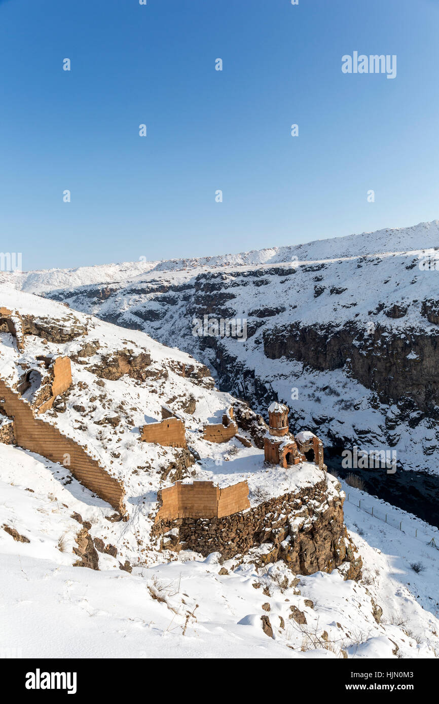 Hripsime (Bakireler) Monestry in Ani è un rovinato medievale Armena città ora situato in Turchia della provincia di Kars e accanto al confine chiuso wi Foto Stock