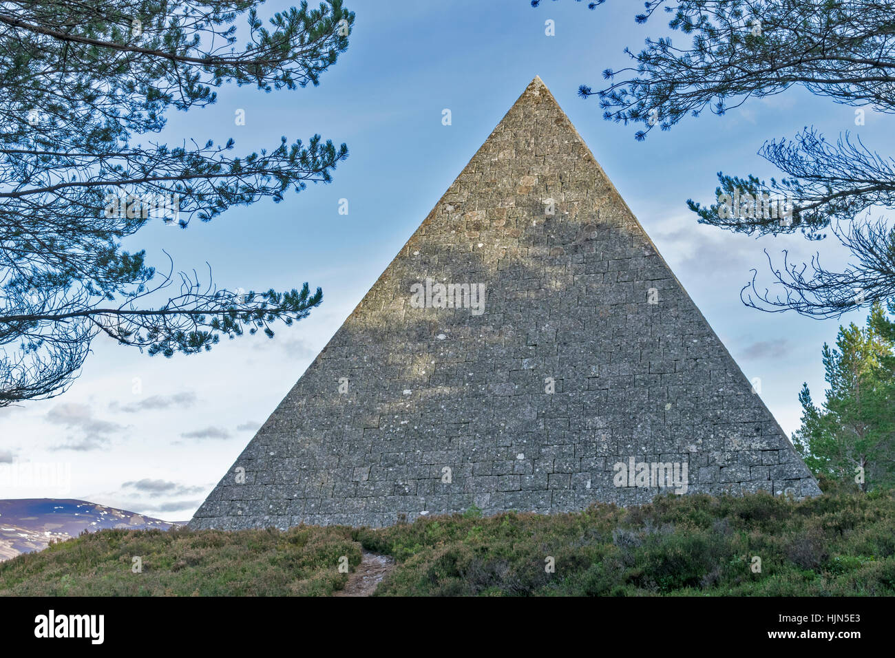 Hotel Occidental Balmoral CAIRNS BALMORAL CRATHIE immobiliare la massiccia PRINCE ALBERT piramide Foto Stock