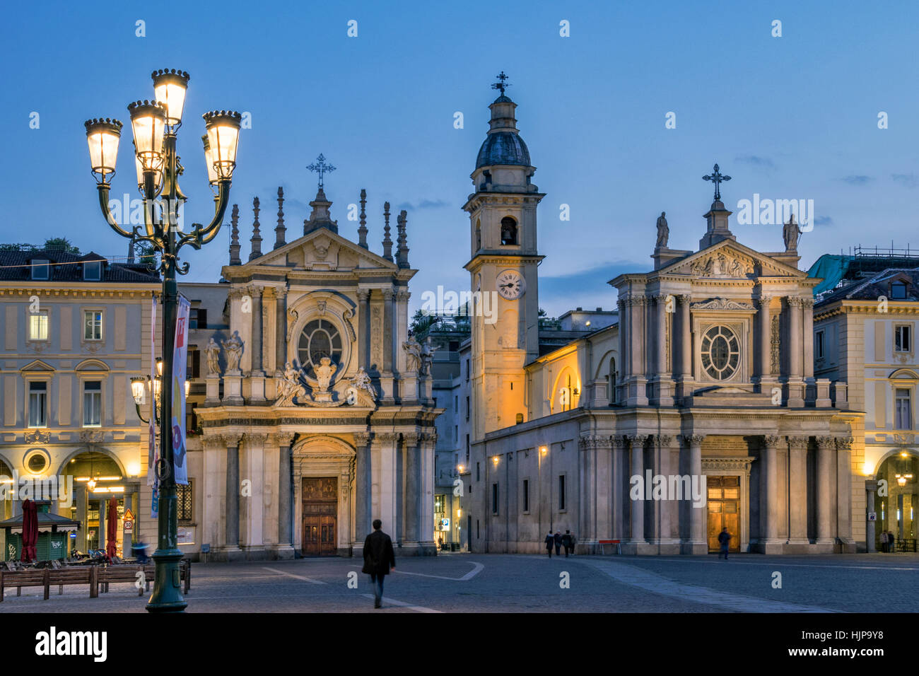 Piazza San Carlo e due chiese al crepuscolo ore, Torino Italia Foto Stock