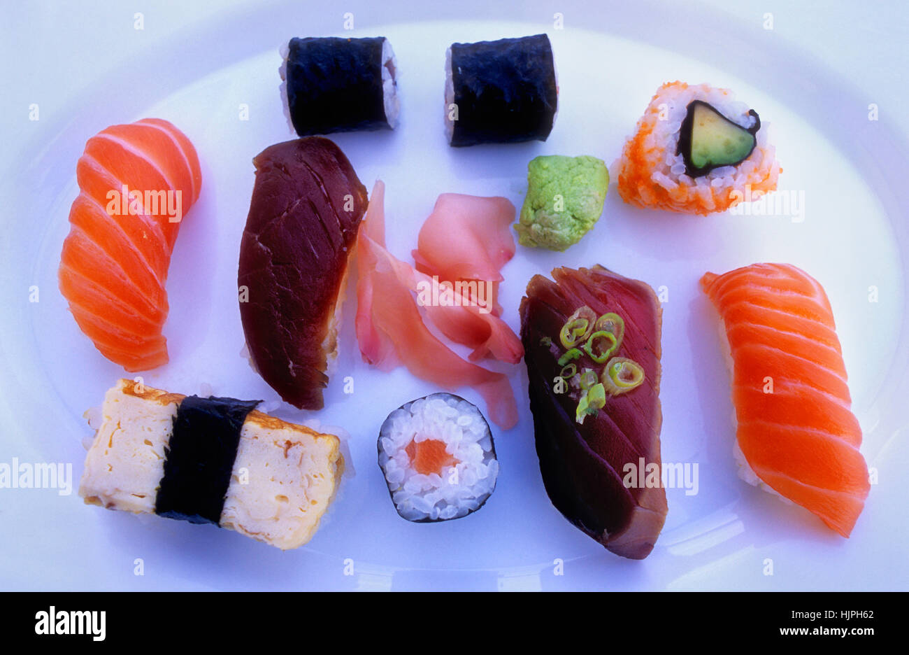 Il Sushi e maki.Tokyo city, Giappone, Asia Foto Stock