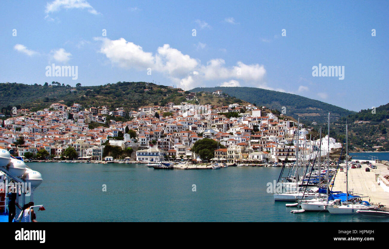Vista da una nave del Porto Città di Skopelos, isole Greche - Grecia Foto Stock