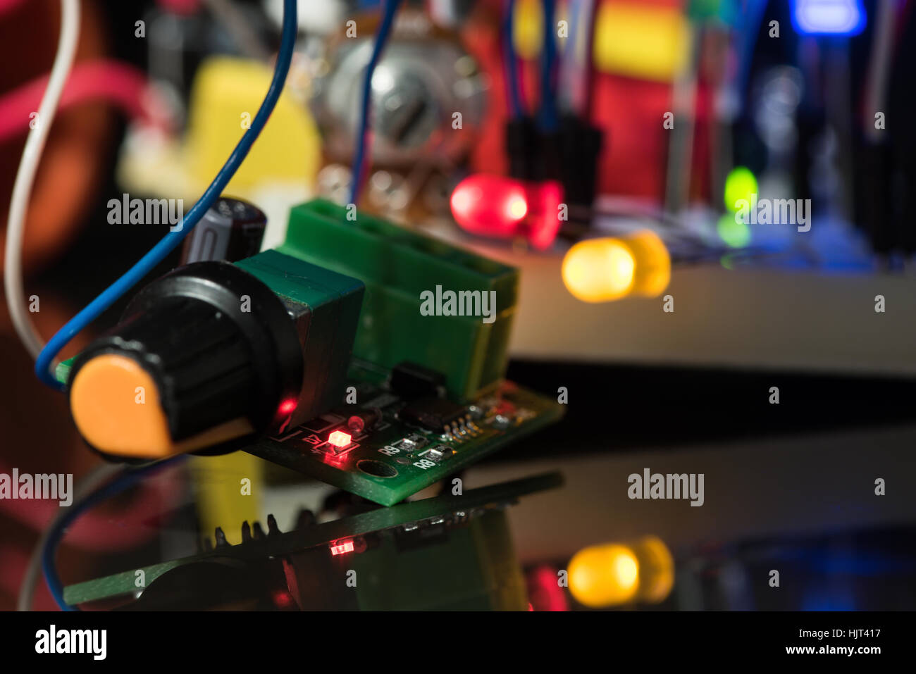Componenti di dispositivi elettronici e di led luminosi Foto Stock