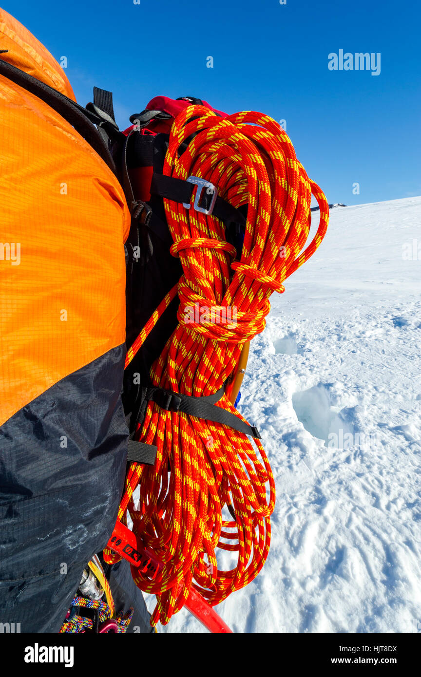 Guide di ghiaccio funi a spirale dopo aver immesso un crepaccio sulle pendici del monte Erebus in Antartide. Foto Stock