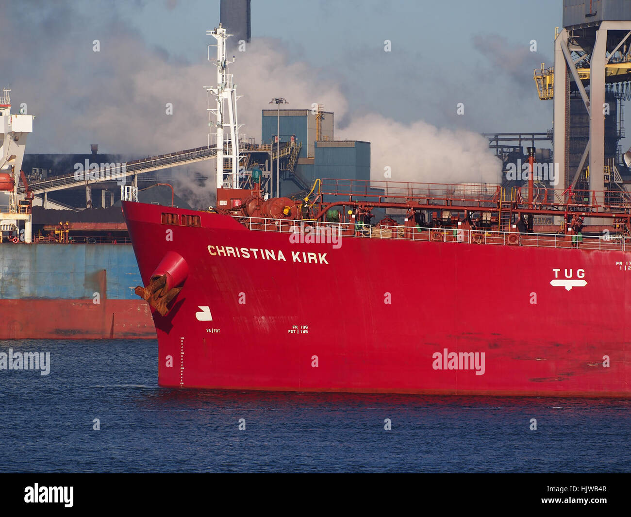 La Christina Kirk è una nave container costruita nel 2010, registrata con il codice IMO 9414292. Opera nel porto di Amsterdam ed è un attore chiave nel settore della logistica e delle spedizioni, che trasporta merci a livello globale. Foto Stock