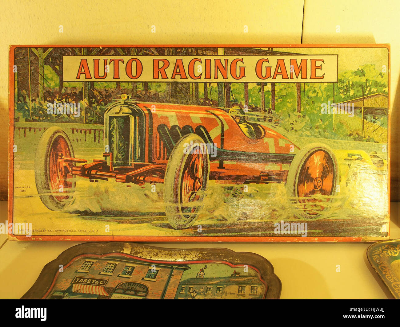 Un'esposizione di giochi di auto al Louwman Museum, con auto da corsa storiche ed esperienze interattive per i visitatori Foto Stock