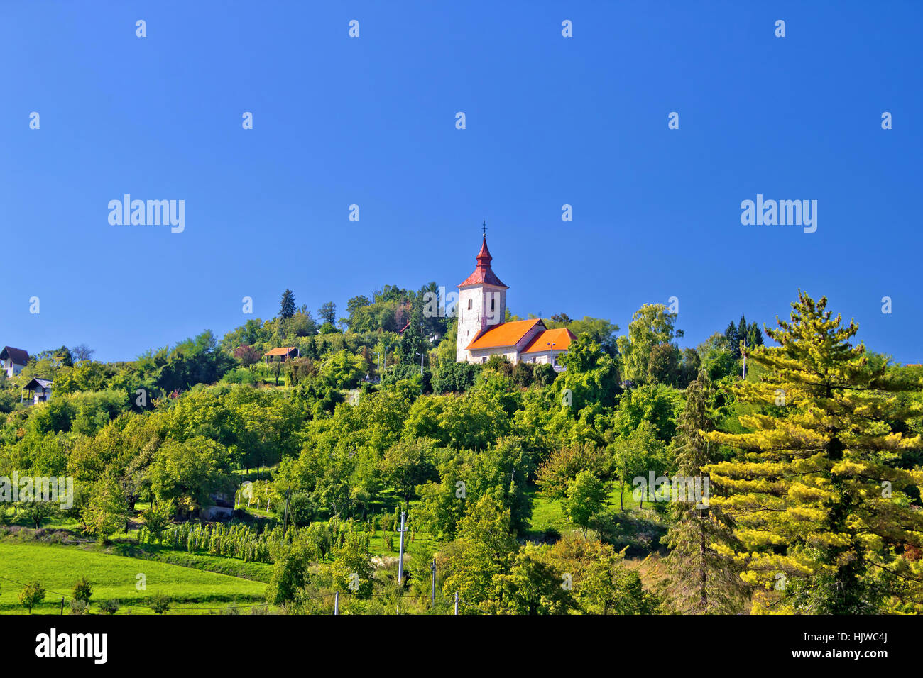 Zagabria zona verde collina chiesa, villaggio di Vugrovec Foto Stock