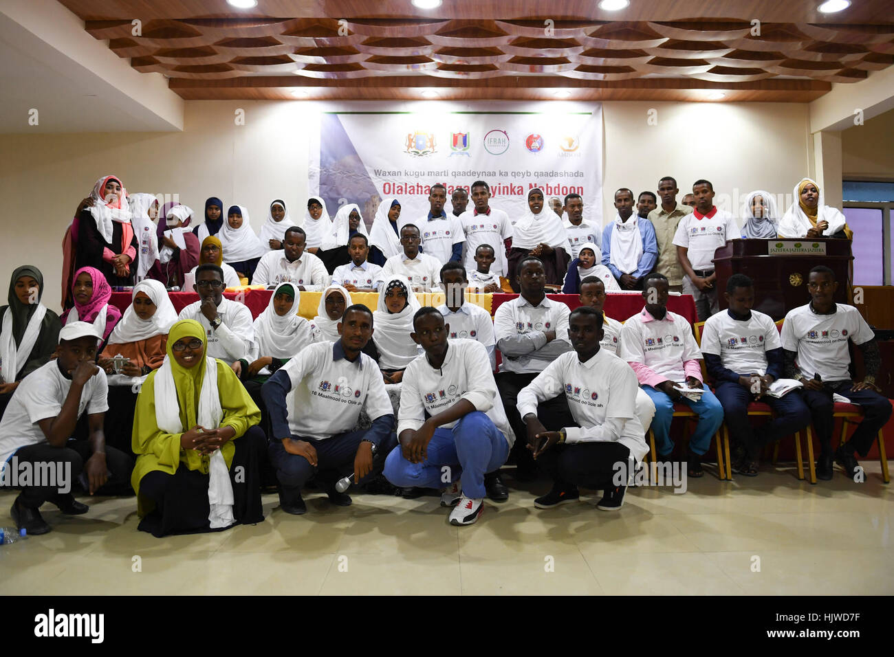 I partecipanti in un gruppo di fotografia durante un workshop su 16 giorni di attivismo contro la violenza Gender-Based a Mogadiscio, Somalia il 11 dicembre 2016. Ilyas Ahmed Foto Stock