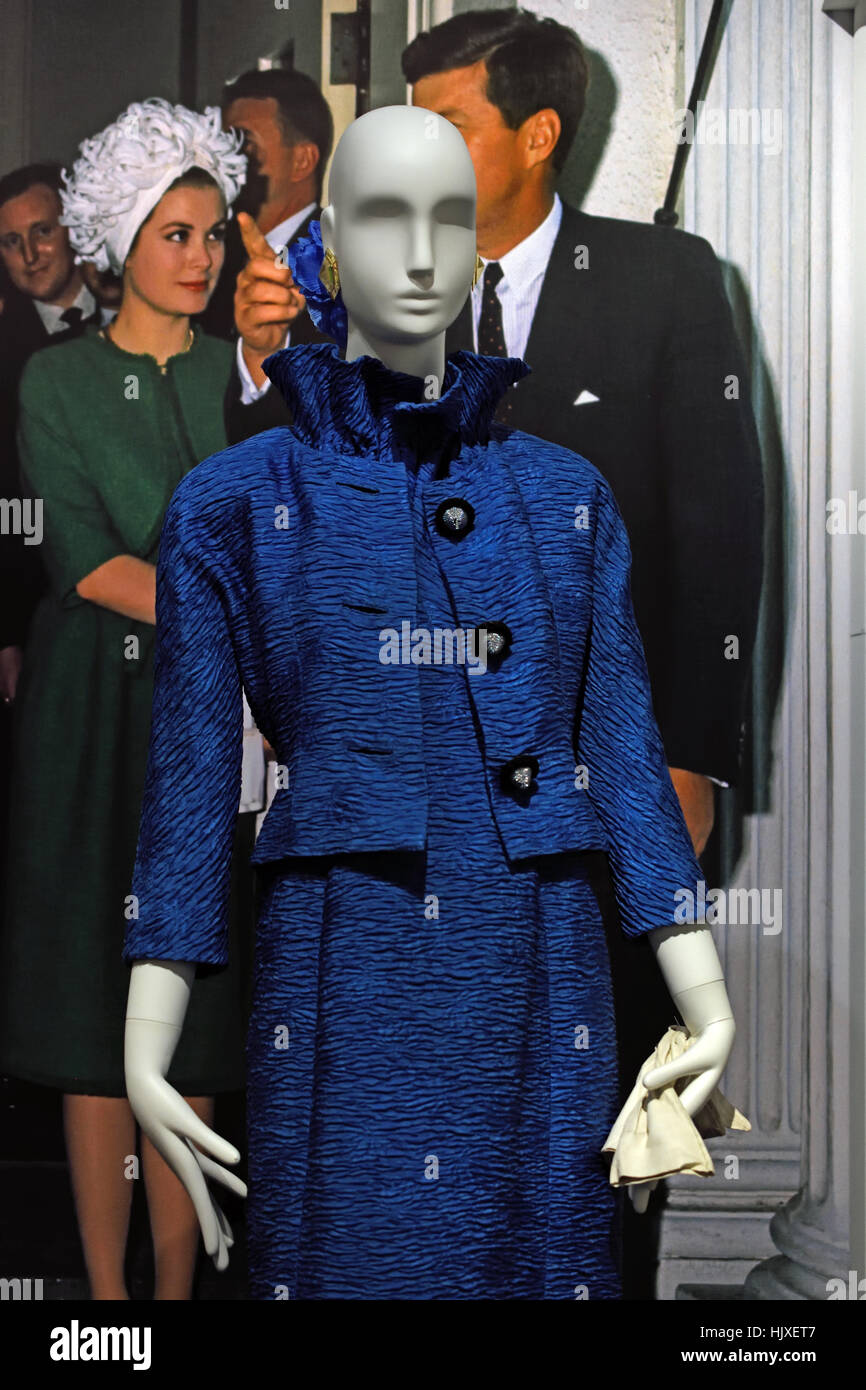 Ensemble blu lana 1961 la Principessa Grace di Monaco con il Presidente John F. Kennedy alla Casa Bianca da Hubert de Givenchy Couturier ( ) Francia Foto Stock